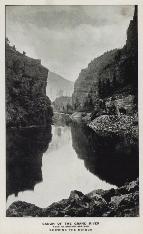 Canyons of Colorado: Canon of the Grand River, nær Glenwood Springs, Showing the Mirror (s/hvitt-bilde) av William Henry Jackson