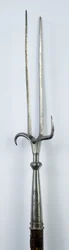 Military Fork, ca. 1600 (jern med restaurert tre)