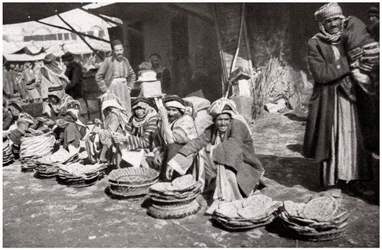 Suq El Khubur, et innfødt brødmarked, Bagdad, Irak, 1925.