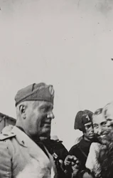 Album "Duce": Benito Mussolini under et offisielt besøk på Sicilia (s/hv-bilde)