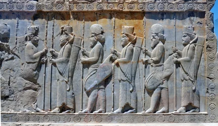 Veggutskjæring som viser den kongelige garde, Tachara, Persepolis, ca. 6.-5. århundre f.Kr. (gråstein)