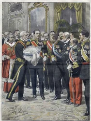 Alfonso XIII (1886-1941), konge av Spania ved presentasjonsseremonien til sønnen Alfonso (1907-1938), greve av Covadonga, prins av Asturias. Tegning av Achille Beltrame. fra 1907.