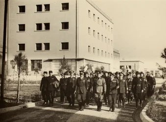 Innvielse av bygningene til Royal Airport "Fausto Pesci" i Bologna, konstruert av selskapet Mauro Toschi fu Ulisse, i nærvær av hertugen Benito Mussolini, 24/10/1936 (s/h foto)