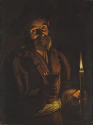 Gammel mann som holder et stearinlys og et glass