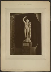 [«Sappho ber gudene om inspirasjon» av Pradier / Musée du Louvre]