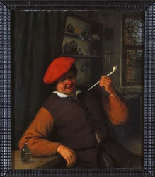 En bonde i en rød beret som røyker en pipe, i et interiør