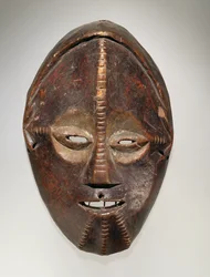 Maske, Ngbaka-kultur, fra Den demokratiske republikken Kongo (tre med pigment)
