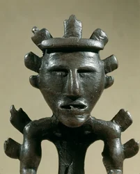 Forhistorie: krigerfigur i bronse av Tresor of Galic (Kostroma, Russland). 1500 f.Kr. Bronsealderen. Moskva, Statens historiske museum