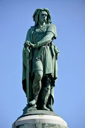 Kolossalstatue av Vercingetorix (72-46 f.Kr.), gallisk leder - skulptur av Aimé Millet (1819-1891), 6,60 m høy, reist i 1865 på den vestlige delen av Mont Auxois (7 m høy sokkel ved Viollet-le-Duc), Alise-Sainte-Reine, 1865