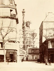 Montering av Frihetsgudinnen, Paris 1883