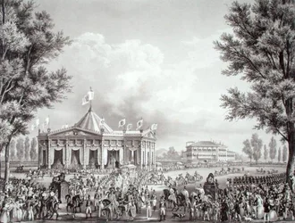 Prosesjon som passerer paviljongen reist i anledning av kroningen av Ferdinand 1. (1793-1875)