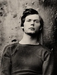 Lewis Powell i håndleddsjern ombord på USS Saugus, 1865