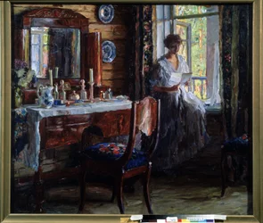 Interiør. Portrett av en vakker ung kvinne som sitter i vinduskarmen og leser et brev smilende, nær sminkebordet hennes, med hennes pleie- og skjønnhetsprodukter, stearinlys og en bukett blomster. Maleri av Alexander Vikto