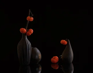 Oransje gresskar, mørke vaser