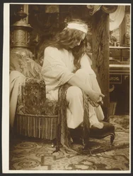 [Modell for illustrasjon av Emil Gebharts «Jule- og påskeklokker», Paris]
