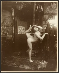 [Naken kvinnemodell som ballerina, Paris]