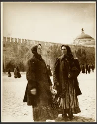[Fotografier fra studieturen til Russland brukt til maleriet «Avskaffelsen av livegenskap i Russland» (1914), fra «Slavernes epos, Moskva»]