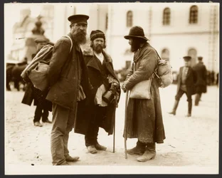 [Fotografier fra studieturen til Russland brukt til maleriet «Avskaffelsen av livegenskap i Russland» (1914), fra «Slavernes epos, Moskva»]