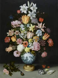 Et stilleben av blomster i en Wan Li-vase