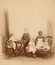 Portrett av en kvinne og fire barn, 1860-tallet (foto)