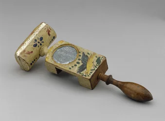 Syklemme, ca. 1840-1890 (lønn, tinn speilglass, silke, papir og malt dekorasjon)