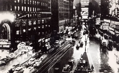 Times Square at Night, New York, ca. 1930 (etter et bilde)