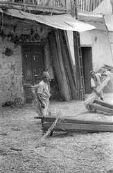 HAMPFORARBEIDING, ARBEIDSTAKERE PÅ quot;MACENNELEquot;