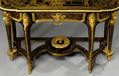 En av et matchet par Louis XIV bryggebord, ca. 1710 (ormolu-montert og Boulle-messing innlagt skilpaddeskall) (se også 469015 og 469016)
