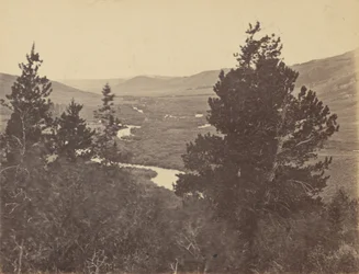 Tavle 14. Great Laramie-dalen, sett fra fjellene, 1869 (foto)