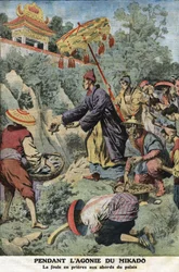 Under smerten til Mikado (keiseren av Japan) Meiji (1852-1912): folkemengden i bønner nær palasset. Gravering i "" Le petit Journal"", 11.08.1912. Privat samling.
