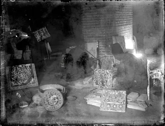 Flismakere i verkstedet sitt, ca. 1880-1930
