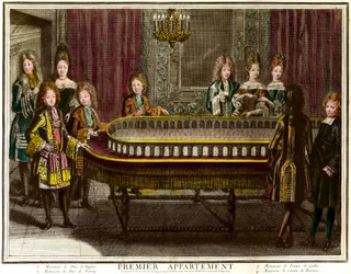 Philippe av Frankrike, hertug av Anjou, daværende konge av Spania (1683-1746), Charles, hertug av Berry (1686-1714) og prins av Wales spiller portiko i den første leiligheten til Louis XIV i Versailles - Gravering av Antoine Trouvain (1656) -1708) Privat s