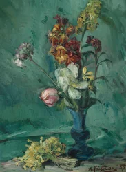 Blomster i en blå vase og en bukett med kusymre