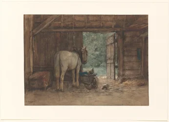 Hest i en stall ved en åpen stalldør