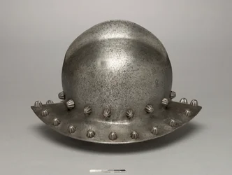 Krishatt, eller vannkokerhatt, ca. 1475-1500 (stål)