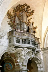 Testa orgel med marmorskulptur