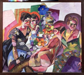 Kvinner og frukt. Tre kvinner i blomsterkjoler omgir fruktskåler, en samovar, en flaske, en kanne og en liggende naken kvinne. Maleri av Aristarkh Vasilyevich Lentulov (Lentulov) (1882-1943), olje på lerret