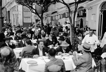 Utendørs trattoria i Roma, ca. 1927 (glassplate)