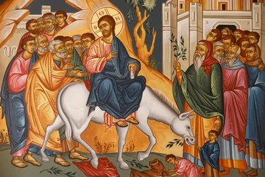 Jesu inntog i Jerusalem på palmesøndag. St. Elie kirke, Rabieh, 2022 (foto). Maleri som viser