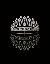 Tiara, av Faberge, ca. 1890 (diamanter og gull)