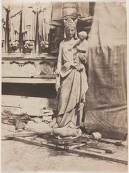 Statue av jomfruen, Notre Dame de Paris