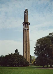 Orienteringstårnet i Parc Paul-Mistral, tegnet av Auguste Perret (1874–1954), Gustave Perret (1876–1952) og Claude Perret (1880–1960) i 1925 (bilde)