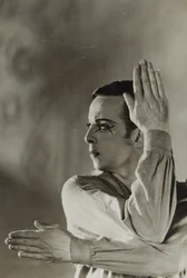 Postkort av Robert Helpmann (1909-86) i The Wanderer 1941
