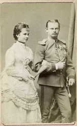 Portrett av Gisela Louise Marie, erkehertuginne av Østerrike og prinsesse av Bayern (1856-1932), med prins Leopold av Bayern (1846-1930). Fotosamling «Til gårsdagens soldater».