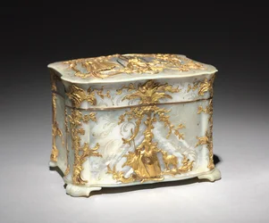 Eske av gull og perlemor, ca. 1765