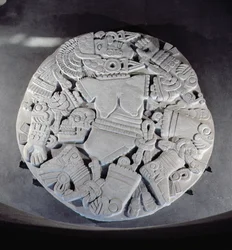 Utskjæring av månegudinnen Coyolxauhquis sønderdeling, funnet ved foten av tvillingpyramiden i Tenochtitlan, sen postklassisk periode (1300-1521)