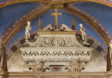 Krypten, ark av de hellige Marcellinus og Peter Exorcist, Sarkofag med statuer av St. Marcelino og St. Peter Exorcist, Benedetto Briosco 1506-08
