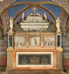 Krypt, høyalter med arken til de hellige Marcellino og Peter Exorcist, fremført av Benedetto Briosco 1506-08, omkomponert av Matteo Galletti 1609