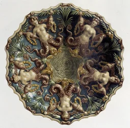 Plat aux sirens - i "" The work of Bernard Palissy"" av C. Delange og C. Borneman, red. Delange, Paris