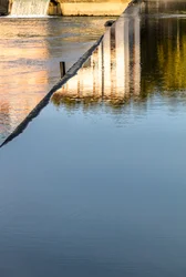 Chaussée du Bazacle, demning ved Garonne, Toulouse, Haute-Garone (bilde)